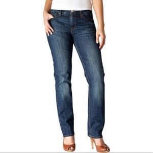 Levi's Women's 525 Perfect Waist Straight 4M